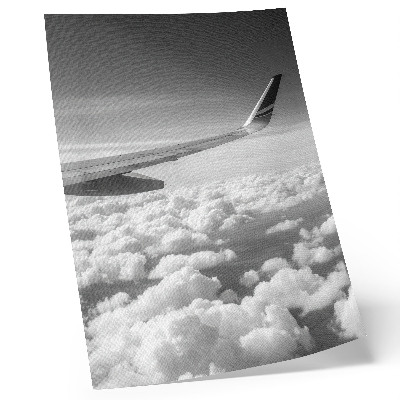Poster în culori saturate Aripă de avion deasupra norilor, stil alb-negru
