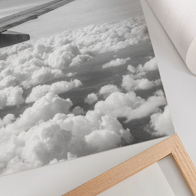 Poster în culori saturate Aripă de avion deasupra norilor, stil alb-negru