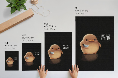 Poster rezistent pentru perete Rață adorabilă cu un cuțit pe un fundal negru