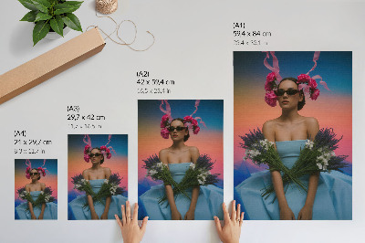 Poster în culori saturate Femeie cu flori pe fundalul unui apus de soare