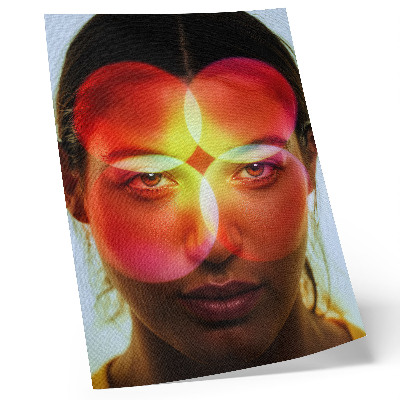 Poster în culori saturate Față umană cu cercuri energetice colorate