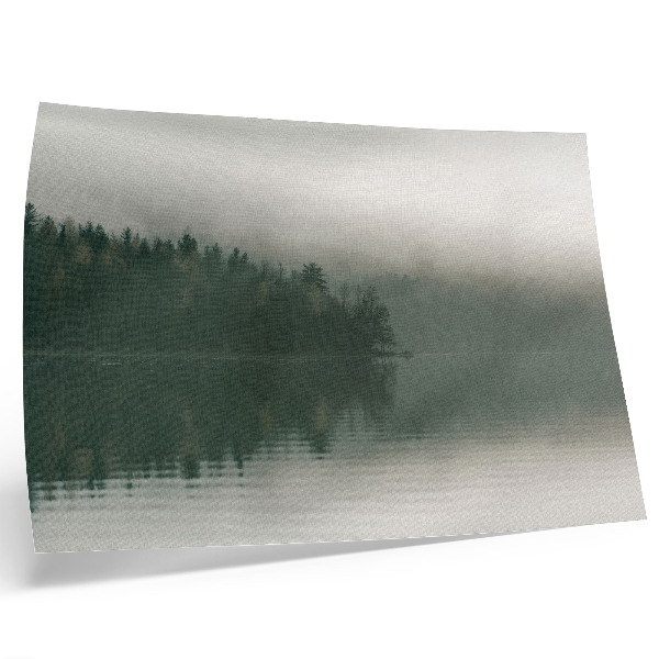 Poster pentru perete Peisaj de pădure cețos lângă lac