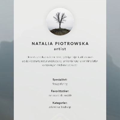 Poster O casă minimalistă de iarnă pe fundalul zăpezii