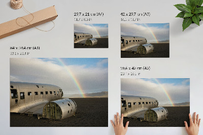 Poster O epavă de avion metalică cu un curcubeu în fundal.