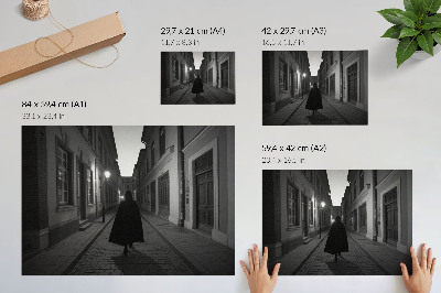 Poster Stradă întunecată, figură misterioasă, atmosferă nostalgică
