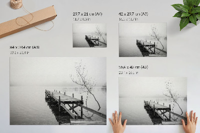 Poster pentru perete Un debarcader din lemn pe fundalul unui lac liniștit