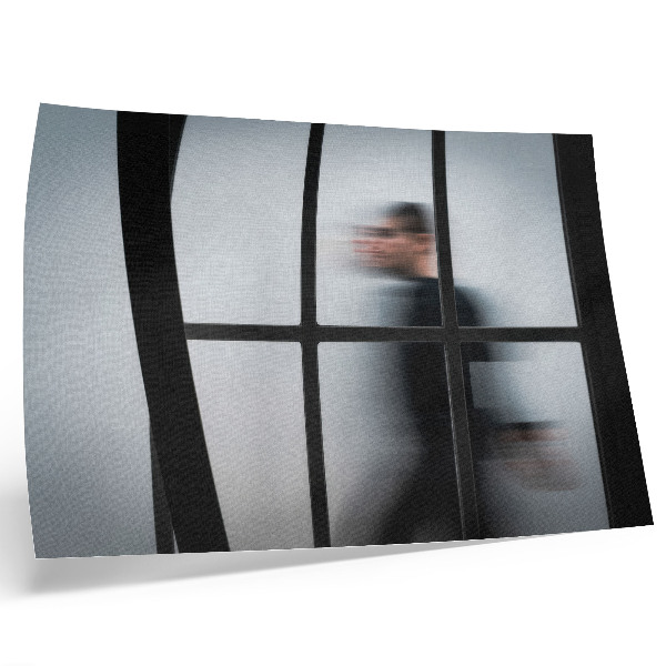 Poster Siluetă neagră în spatele unei rame de sticlă, minimalism gri