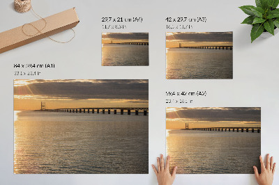 Poster pentru perete Un pod la orizont luminat de soare