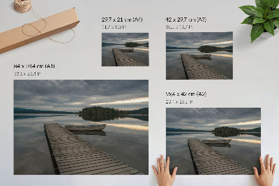 Poster Lac, barcă, pădure, nori, atmosferă calmă