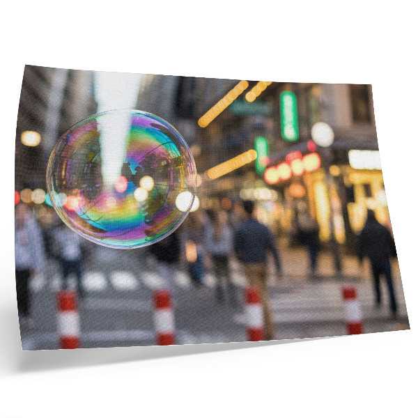 Poster retro O stradă vibrantă a orașului cu o bulă reflectorizantă