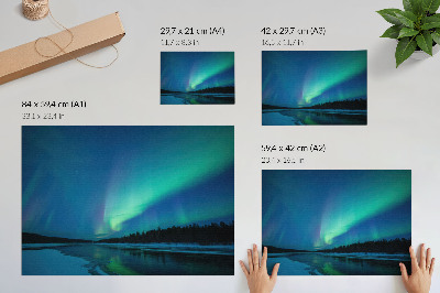 Poster retro Aurora boreală deasupra unui lac înghețat noaptea