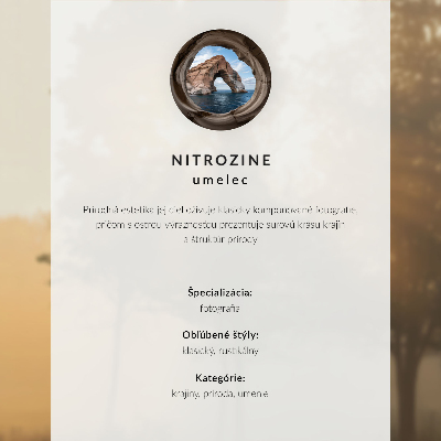Poster O dimineață cețoasă lângă lac cu reflexii ale naturii