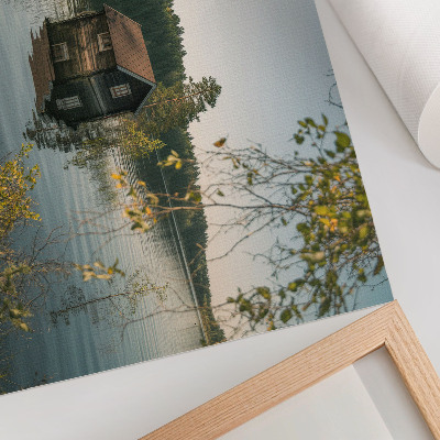 Poster pentru perete Cabană lac cu reflecție de apă în pădure și pace