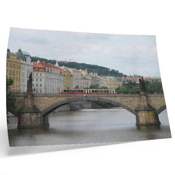 Poster pentru perete Un pod peste râu cu un tramvai, înconjurat de arhitectură clasică
