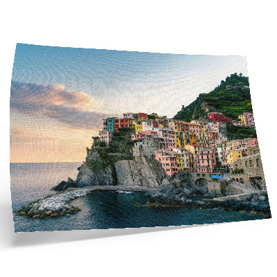 Poster retro Case colorate pe o stâncă deasupra mării