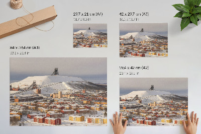 Poster Oraș de iarnă cu clădiri colorate care contrastează cu zăpada