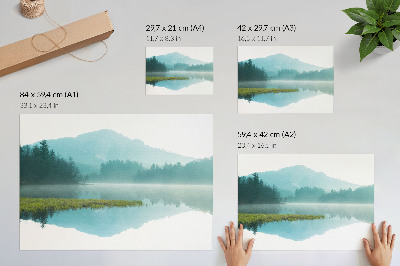 Poster retro Un lac liniștit printre munți verzi
