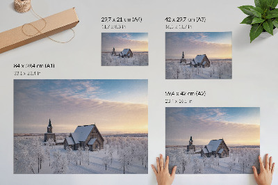 Poster pentru perete Un peisaj de iarnă liniștit cu o biserică de lemn
