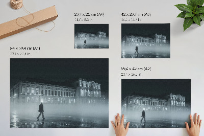 Poster retro Clădire monumentală de ceață a orașului de noapte