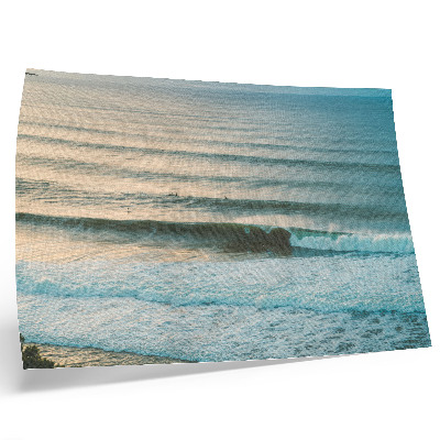 Poster pentru perete Valurile oceanului calmează surferii la orizont