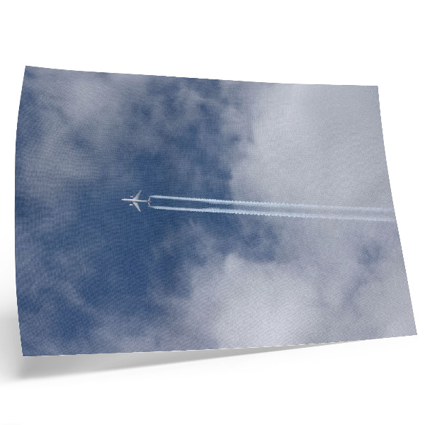 Poster Avion pe cerul albastru cu dungi albe