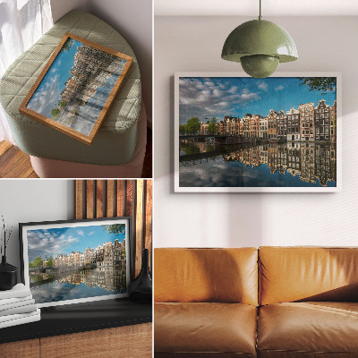 Poster Case de locuit seducătoare reflectate în apa canalului