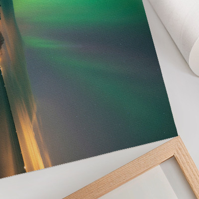 Poster Aurora boreală peste un peisaj montan rece
