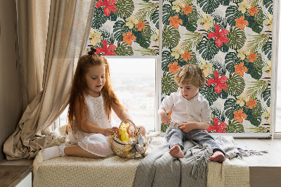 Jaluzele tip roletă cu model de flori și frunze tropicale