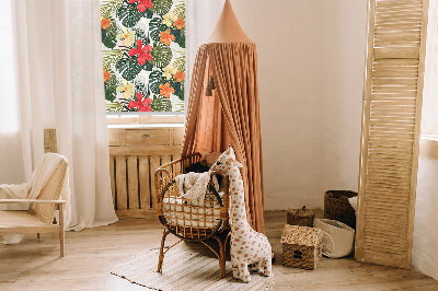 Jaluzele tip roletă cu model de flori și frunze tropicale
