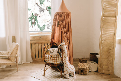 Stor geam interior cu girafe, elefanți și frunze