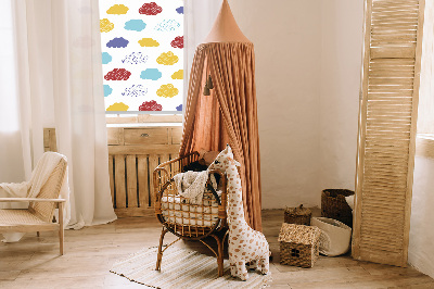 Stor geam interior cu nori colorați