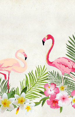 Jaluzele tip roletă flamingo lângă frunze
