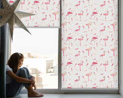 Stor geam interior cu motivul Flamingo și penele lor