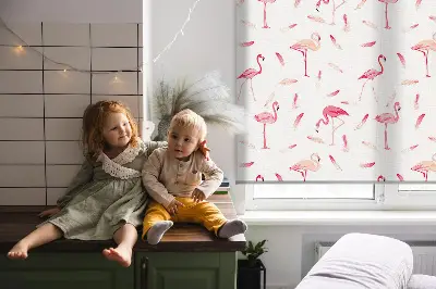 Stor geam interior cu motivul Flamingo și penele lor