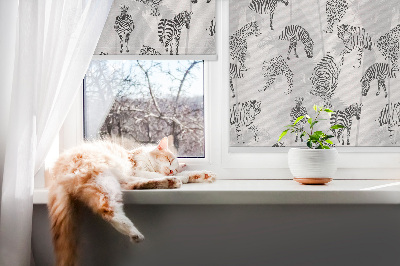 Stor geam interior cu animale gri