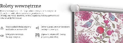 Stor geam interior cu păsări colorate printre flori