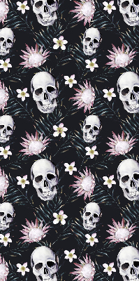 Stor geam interior cranii printre flori