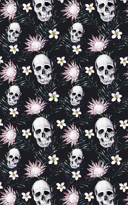 Stor geam interior cranii printre flori