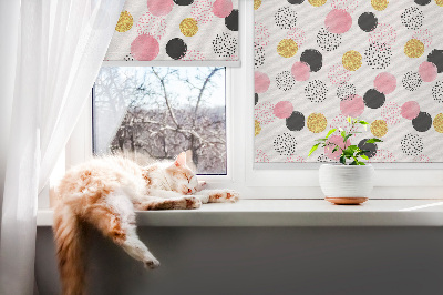 Stor geam interior cu cercuri diverse