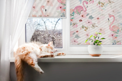 Stor geam interior flamingo printre flori