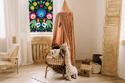Jaluzele tip roletă cu model de cocoși colorați
