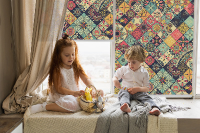 Stor geam interior cu plăci colorate