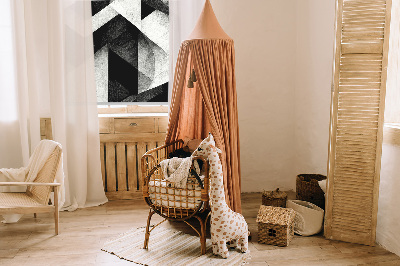Stor geam interior în formă de triunghiuri în stil abstract