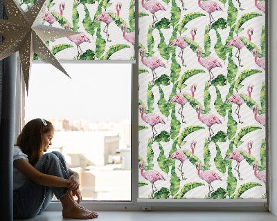 Perdea roleta cu model flamingo lângă frunze