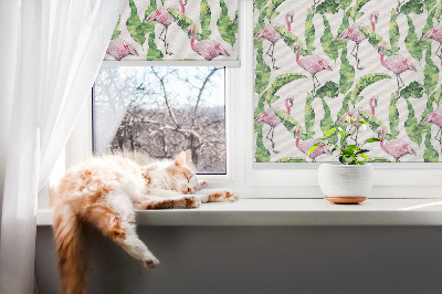 Perdea roleta cu model flamingo lângă frunze