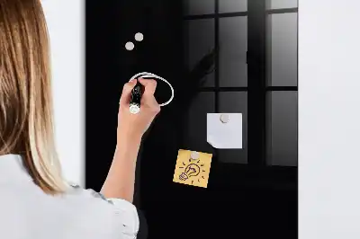 Tablă de desenat magnetică cu ramă de culoare neagră