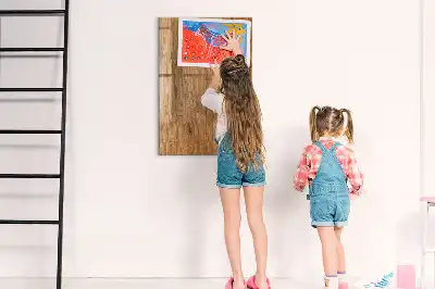 Tablă de desenat magnetică cu finisaj din lemn în tonuri calde