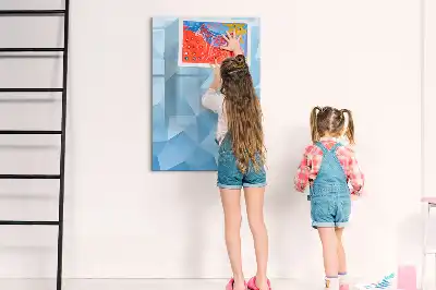 Tablă cu marker cu model de abstracție de triunghiuri