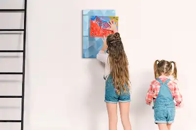 Tablă cu marker cu model de abstracție de triunghiuri