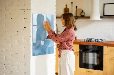 Tablă cu marker cu model de abstracție de triunghiuri